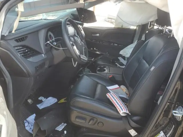 2018 TOYOTA SIENNA SE
