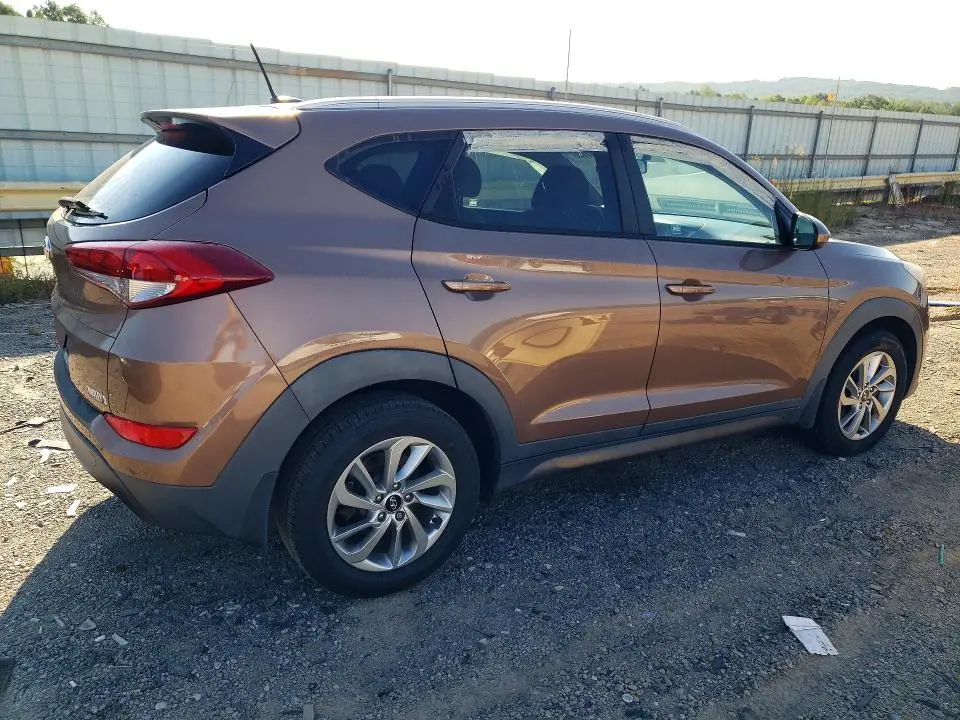 2016 HYUNDAI TUCSON SE  