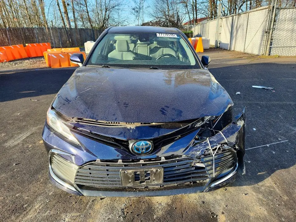 2022 TOYOTA CAMRY XLE  