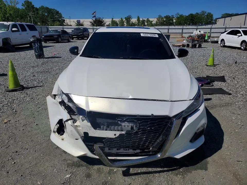 2021 NISSAN ALTIMA SR  