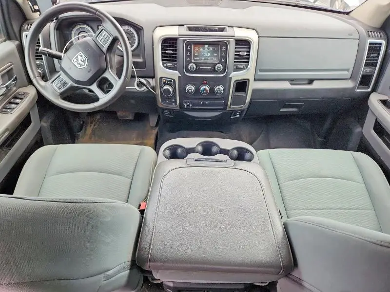2016 RAM 1500 SLT  