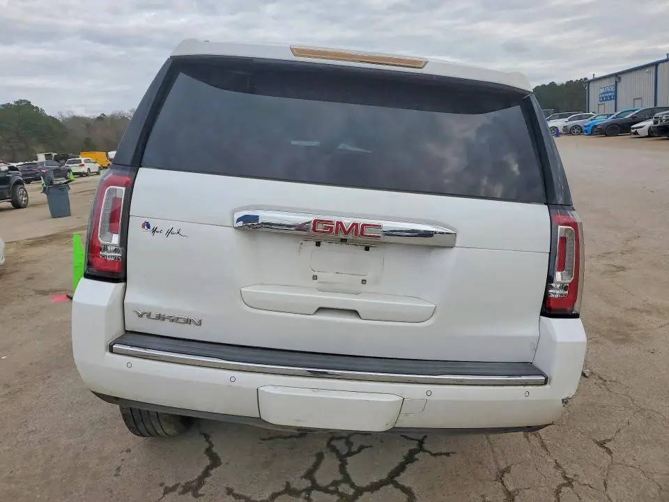 2019 GMC YUKON DENALI  