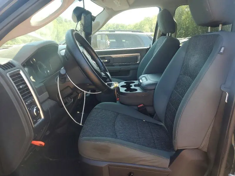 2016 RAM 1500 SLT  