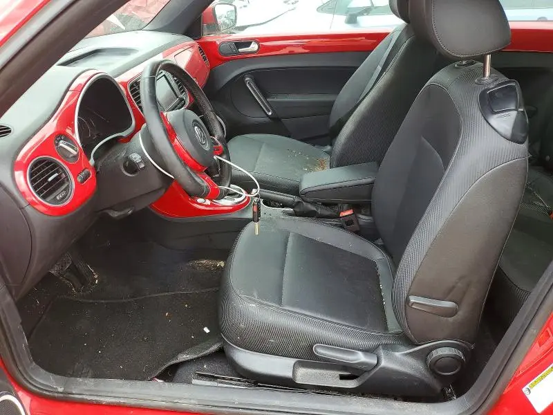 2019 VOLKSWAGEN BEETLE SE  