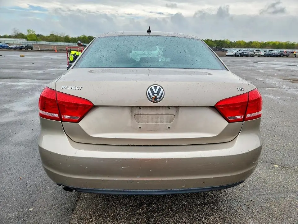 2015 VOLKSWAGEN PASSAT S  