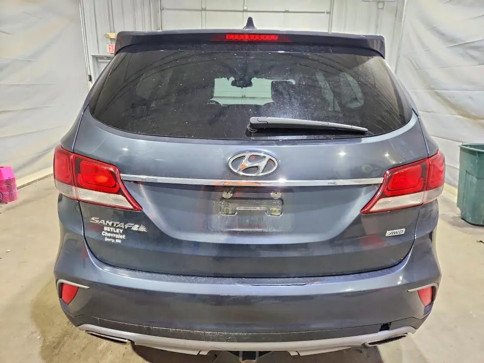 2017 HYUNDAI SANTA FE SE  