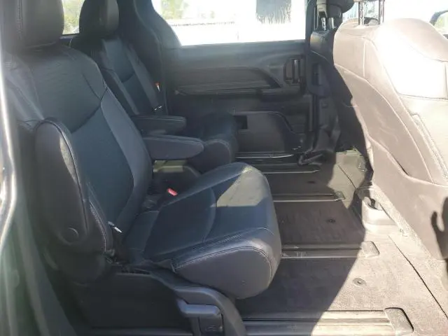 2025 TOYOTA SIENNA XSE  