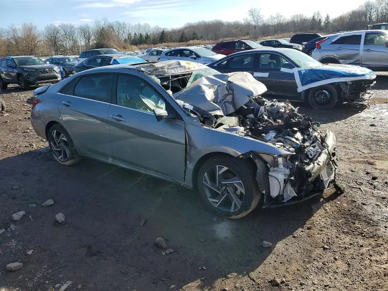 2025 HYUNDAI ELANTRA SEL  