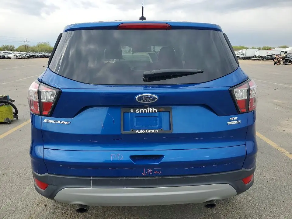 2017 FORD ESCAPE SE  