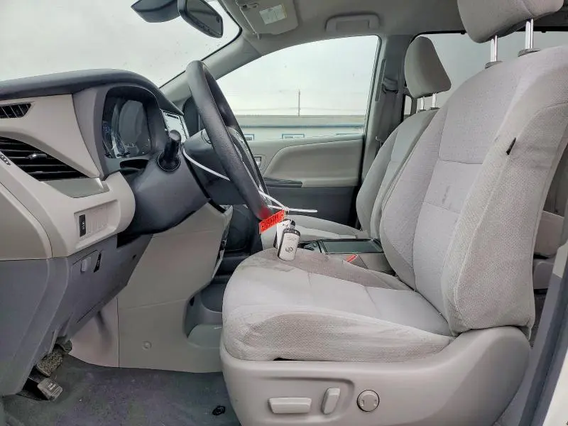 2020 TOYOTA SIENNA LE  