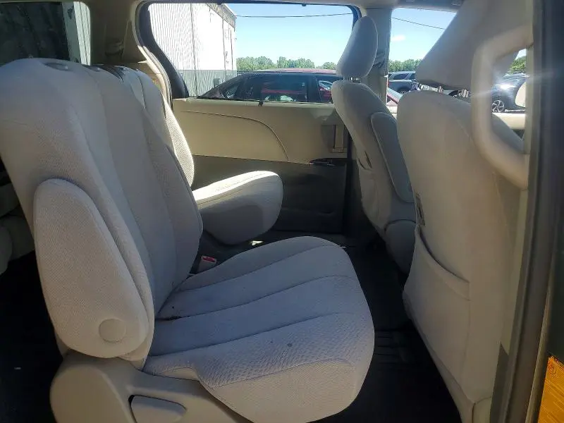 2011 TOYOTA SIENNA LE  