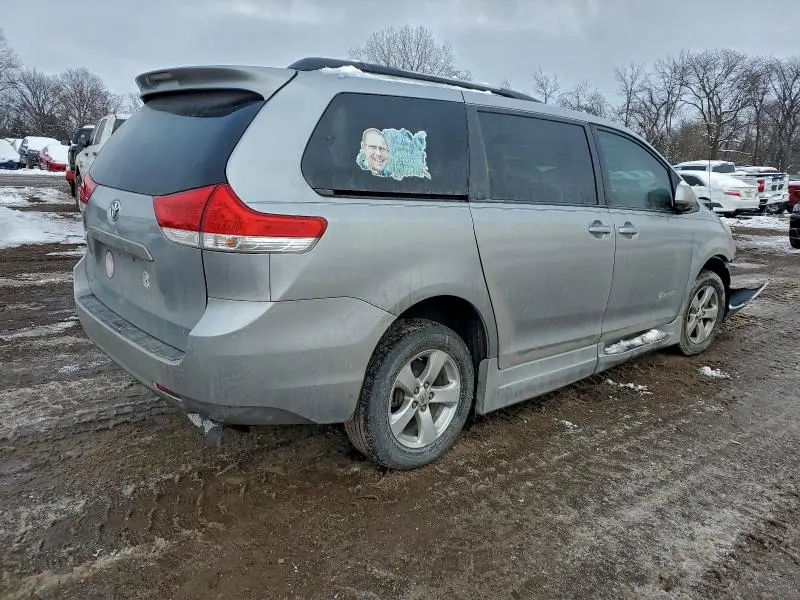 2013 TOYOTA SIENNA LE  