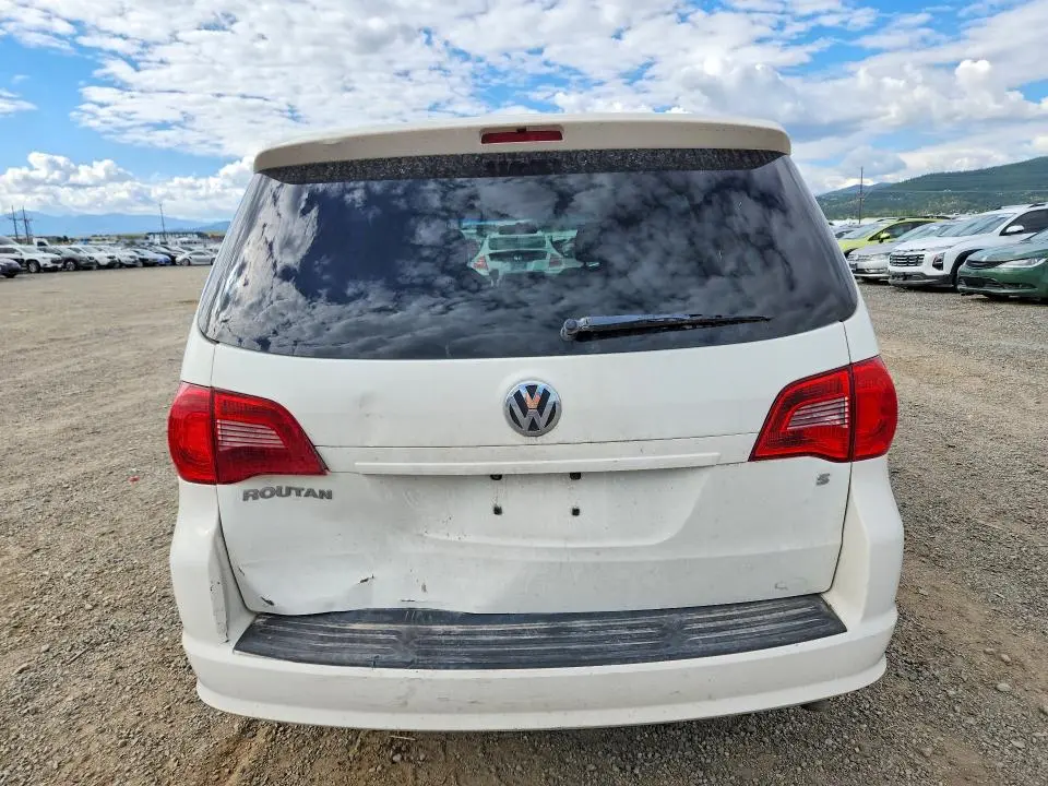 2011 VOLKSWAGEN ROUTAN S  