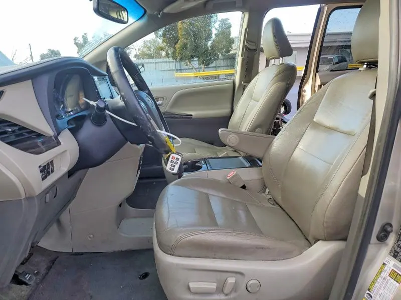 2015 TOYOTA SIENNA XLE 8-PASSENGER  