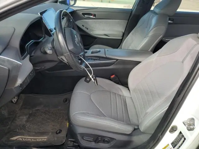 2019 TOYOTA AVALON XLE  