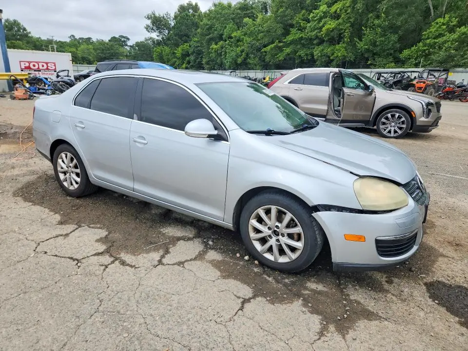 2010 VOLKSWAGEN JETTA SE  