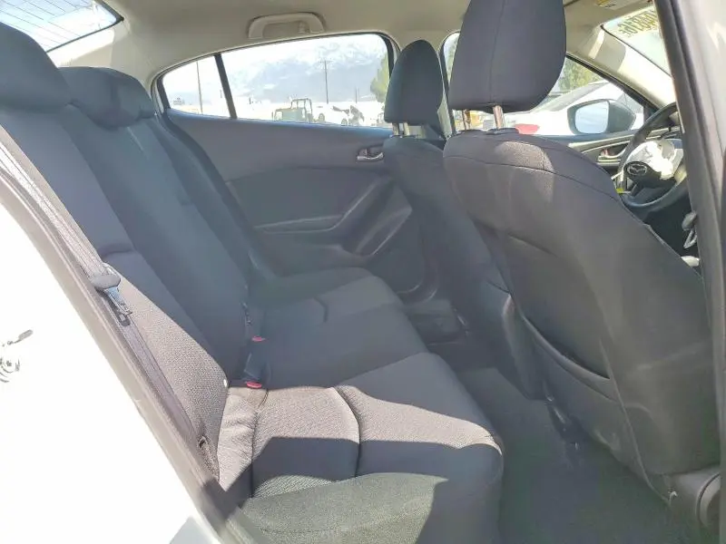 2015 MAZDA 3 SV  