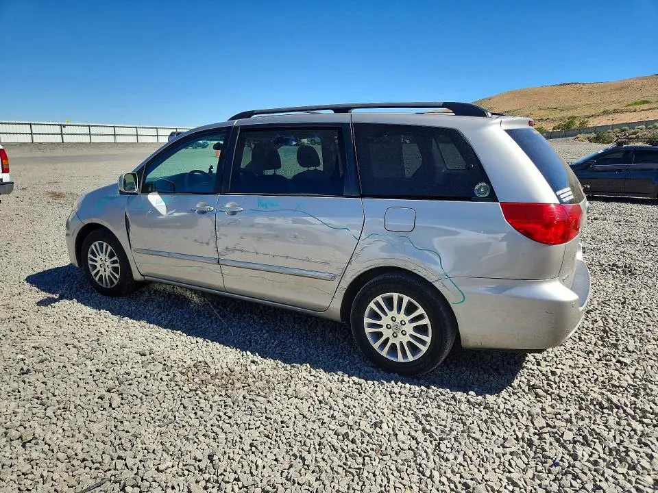 2010 TOYOTA SIENNA XLE  