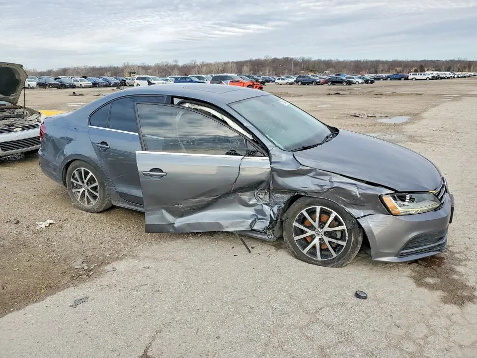 2017 VOLKSWAGEN JETTA SE  