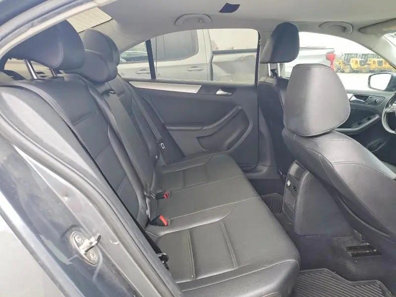 2013 VOLKSWAGEN JETTA SE  