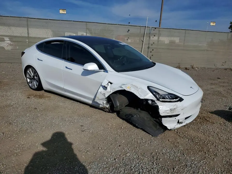 2018 TESLA MODEL 3   