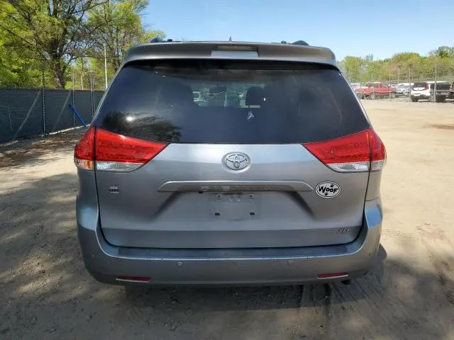 2011 TOYOTA SIENNA XLE  