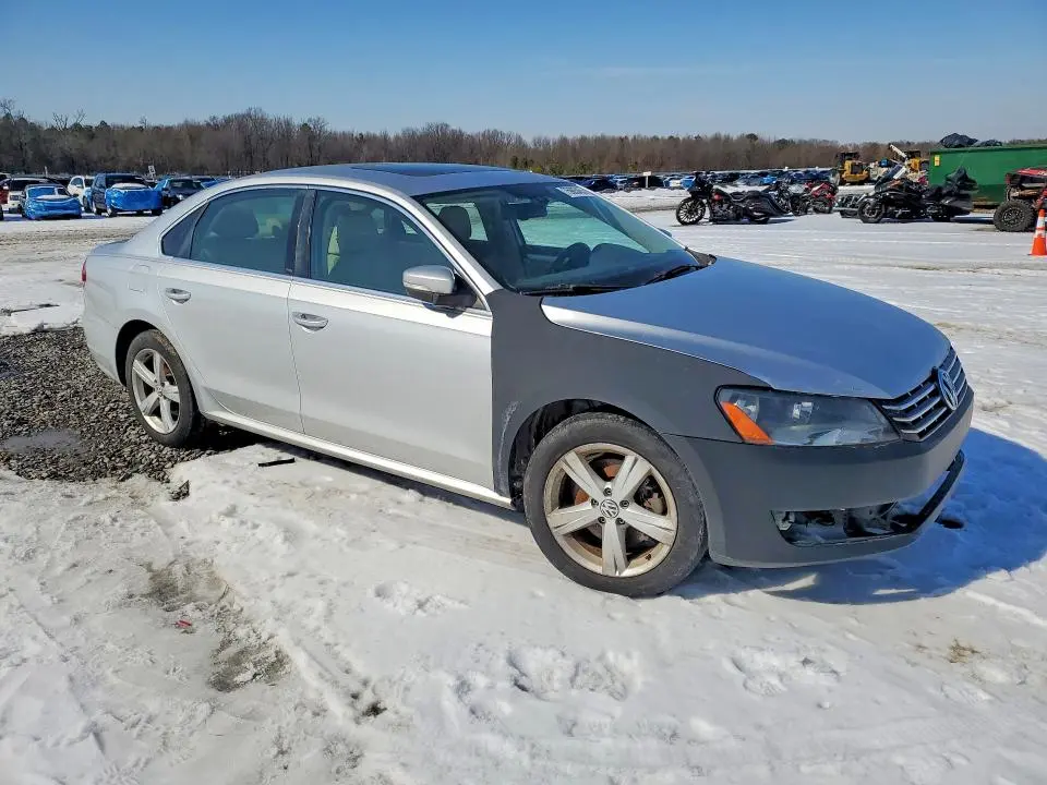 2013 VOLKSWAGEN PASSAT SE  