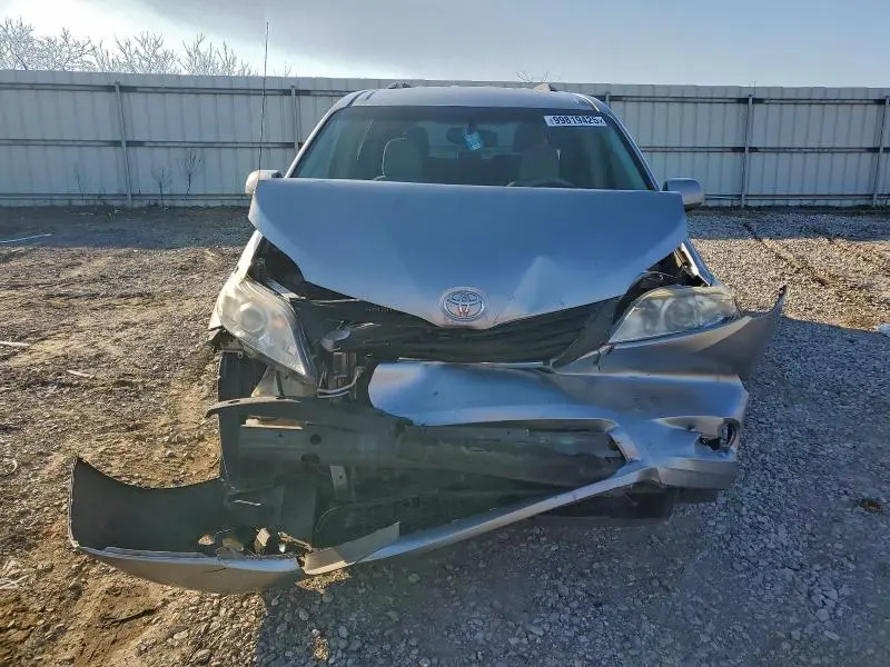 2011 TOYOTA SIENNA LE  