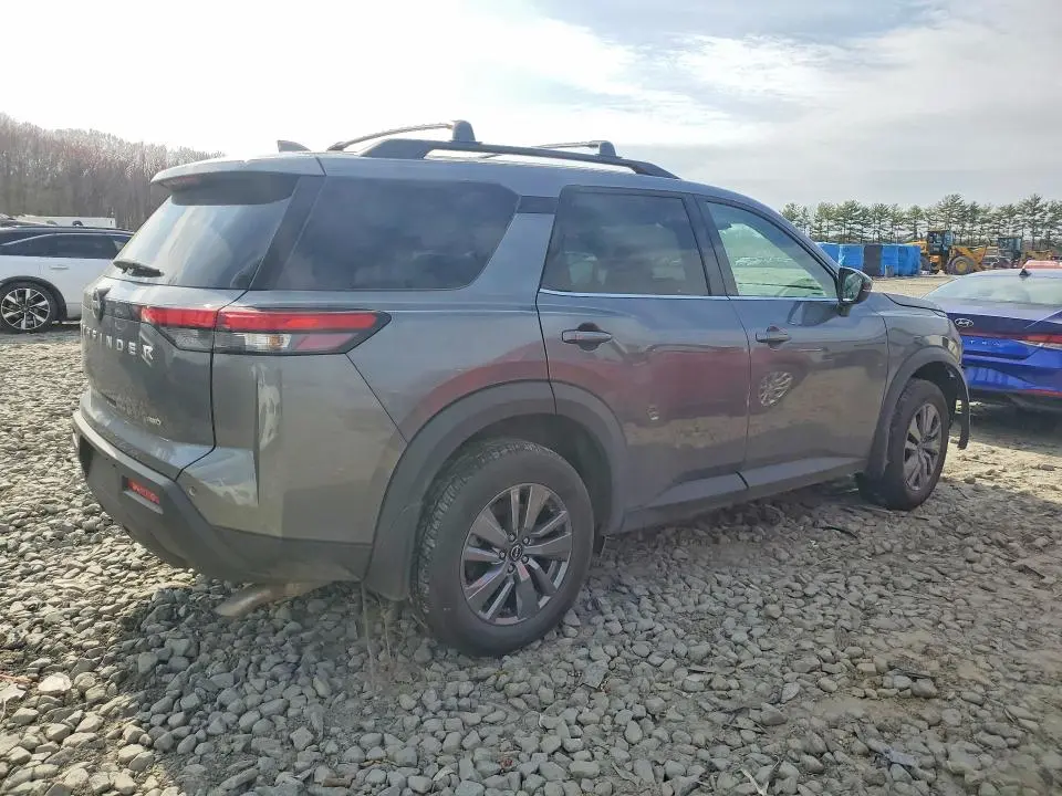 2025 NISSAN PATHFINDER SV  