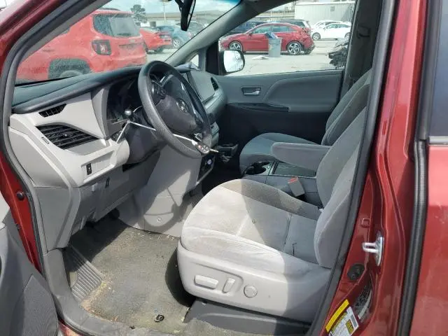 2017 TOYOTA SIENNA LE  