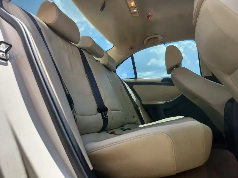 2012 VOLKSWAGEN JETTA SE  