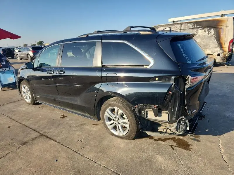 2021 TOYOTA SIENNA XSE  