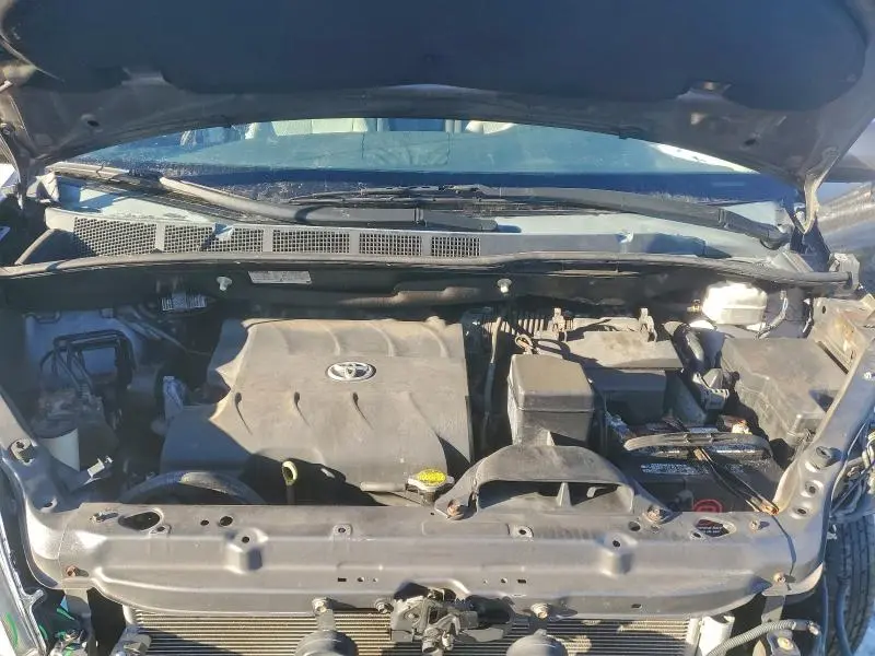 2013 TOYOTA SIENNA   