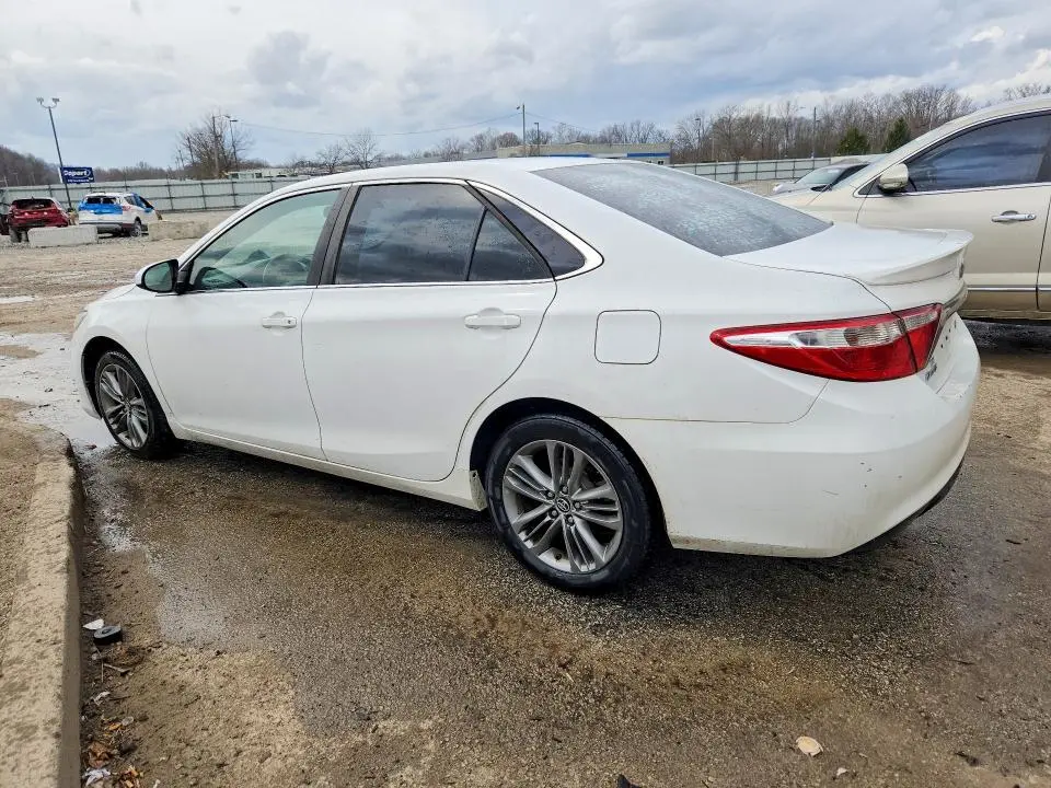 2015 TOYOTA CAMRY SE  