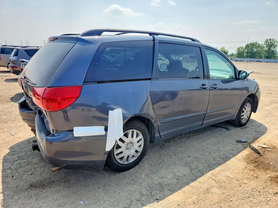 2010 TOYOTA SIENNA LE 8-PASSENGER  