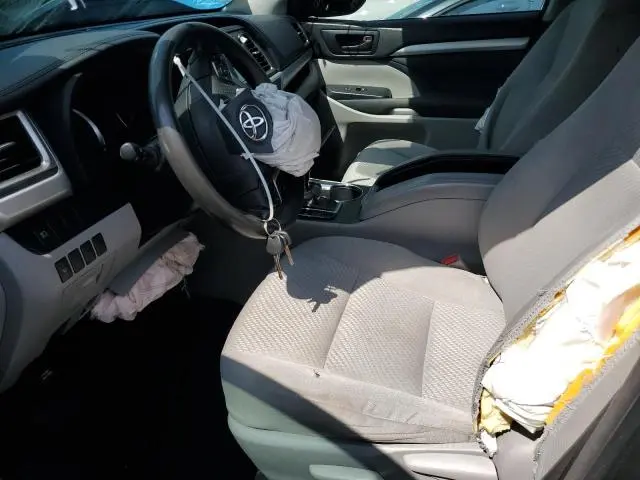 2017 TOYOTA HIGHLANDER LE  