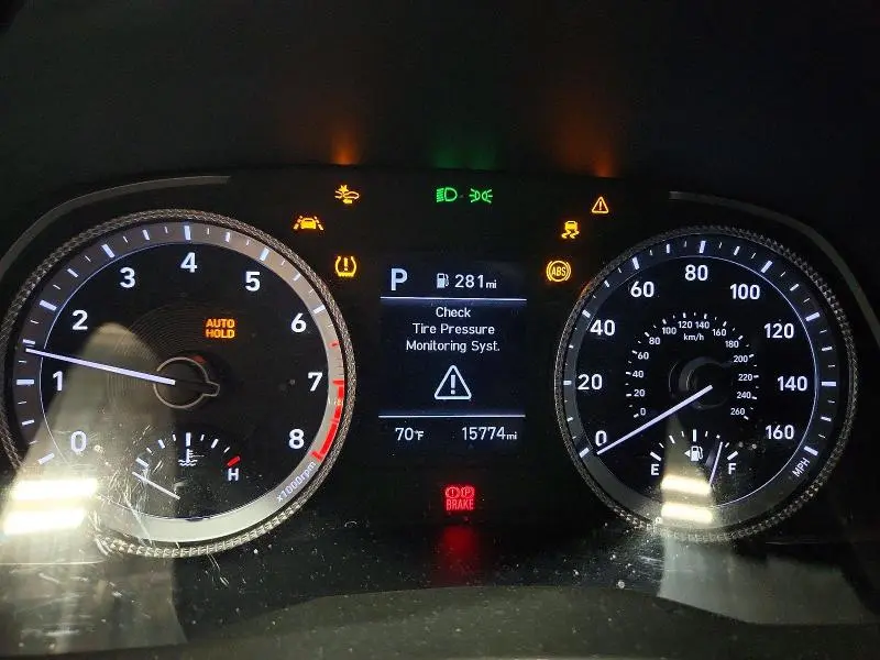 2023 HYUNDAI SONATA SE  