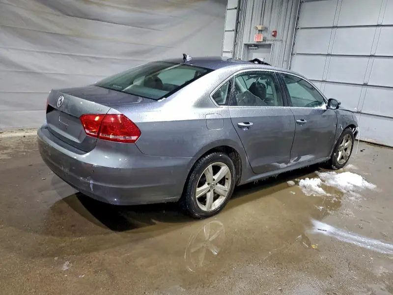 2013 VOLKSWAGEN PASSAT SE  