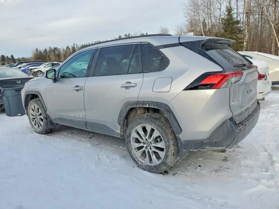 2024 TOYOTA RAV4 XLE  