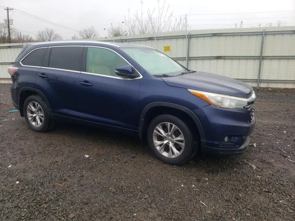 2015 TOYOTA HIGHLANDER XLE  