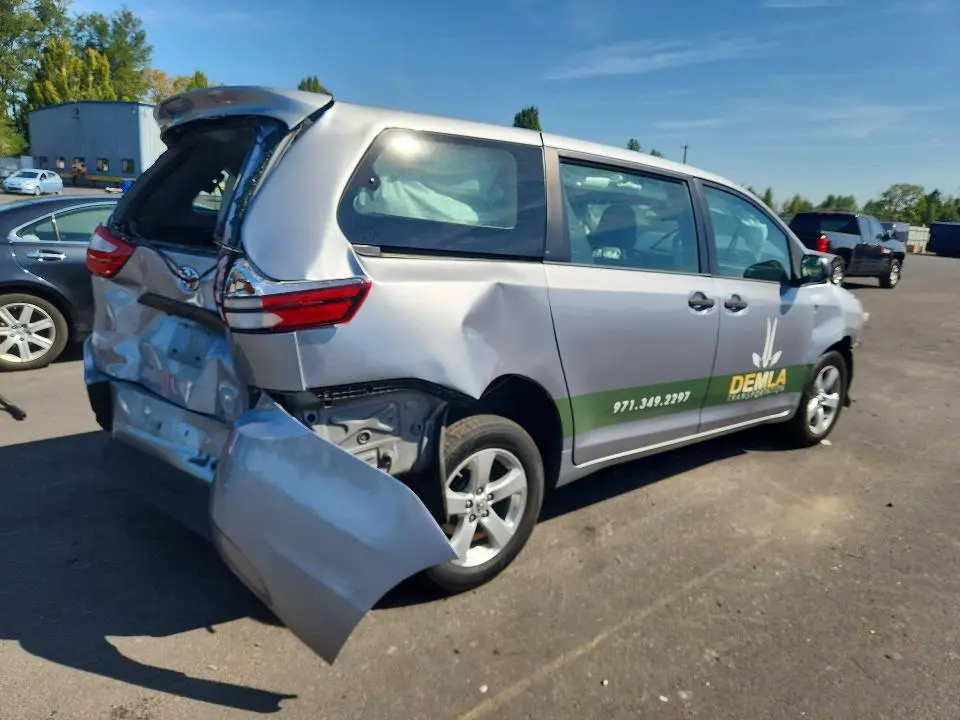 2015 TOYOTA SIENNA L 7-PASSENGER  