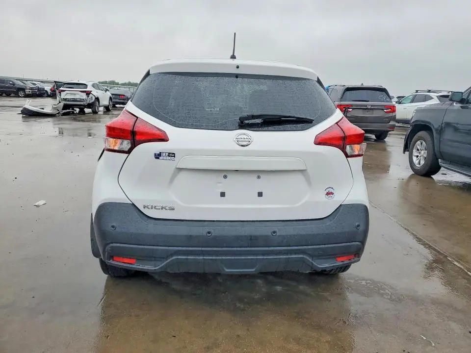 2020 NISSAN KICKS S  