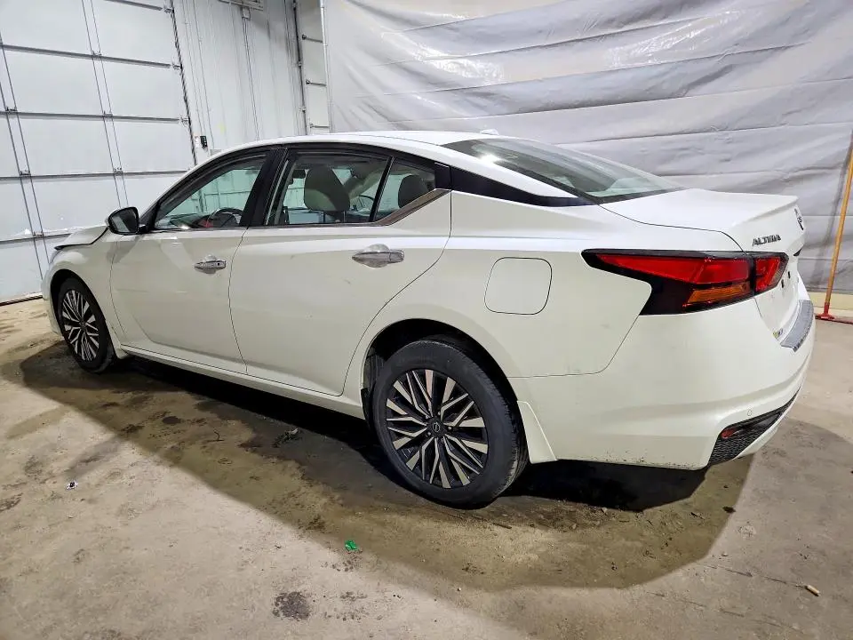 2023 NISSAN ALTIMA SV  