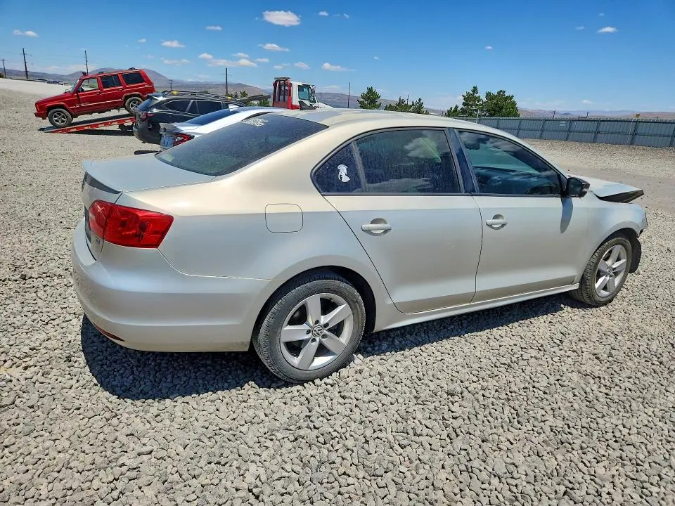 2012 VOLKSWAGEN JETTA   
