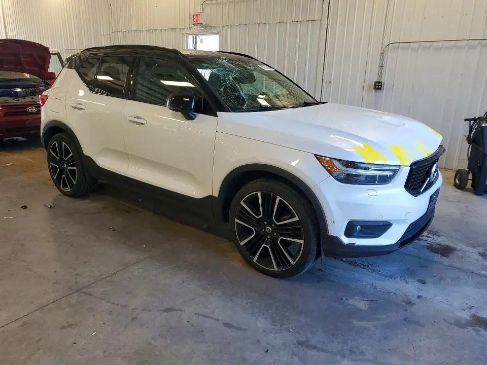 2021 VOLVO XC40 T5 R-DESIGN  