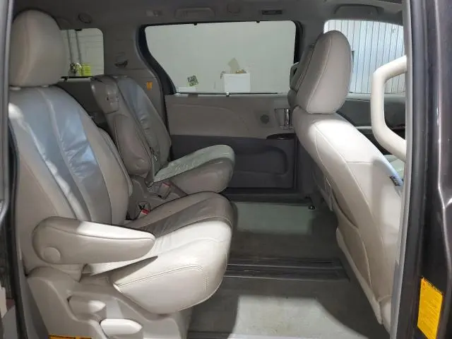 2011 TOYOTA SIENNA XLE  