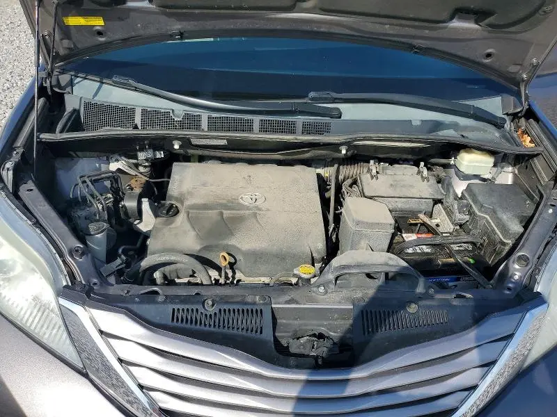 2016 TOYOTA SIENNA XLE 8-PASSENGER  