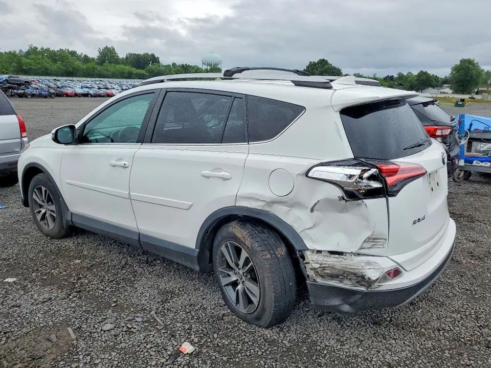 2018 TOYOTA RAV4 XLE  