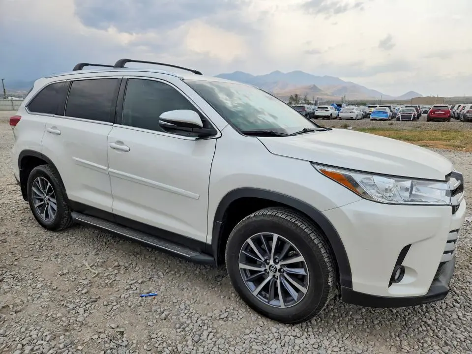 2019 TOYOTA HIGHLANDER XLE  