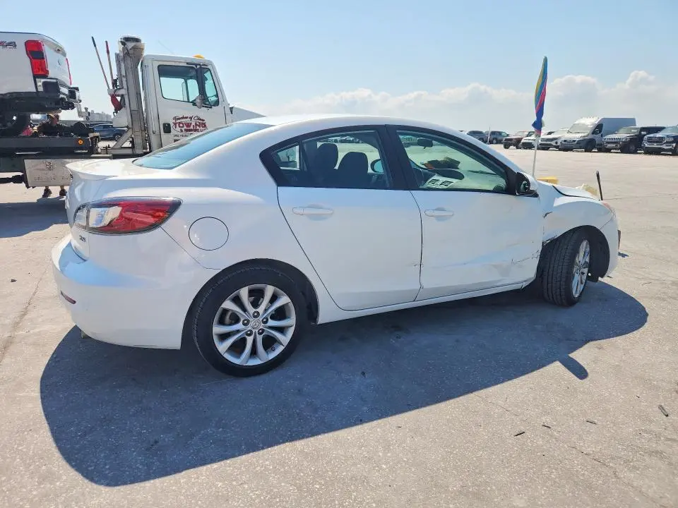 2011 MAZDA 3 S  
